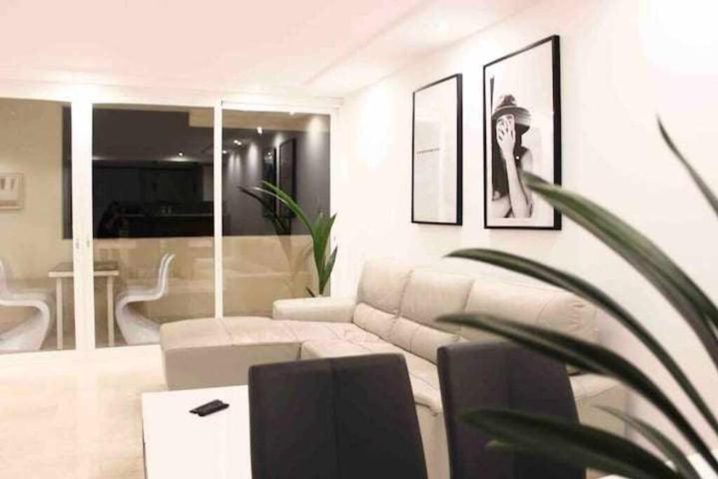 מארבלה Large Modern Beach Front Apartment, Rooftop Pool!! מראה חיצוני תמונה