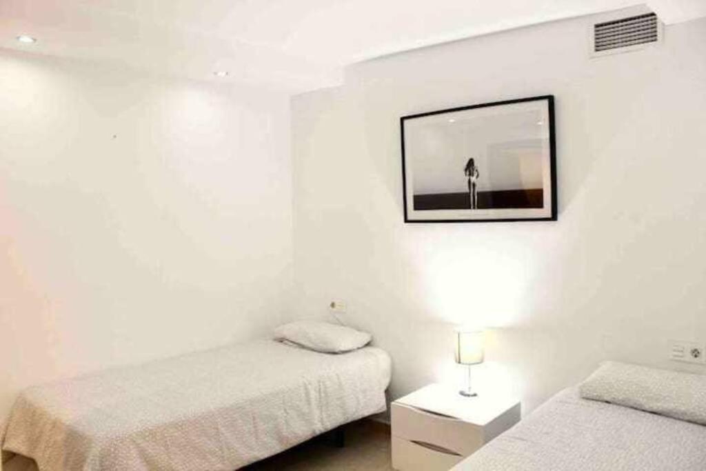 מארבלה Large Modern Beach Front Apartment, Rooftop Pool!! מראה חיצוני תמונה